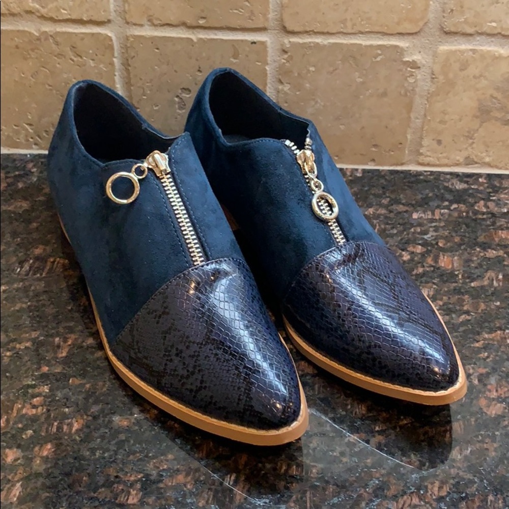 Size 7.5 Blue shoes with Snake Skin Accent